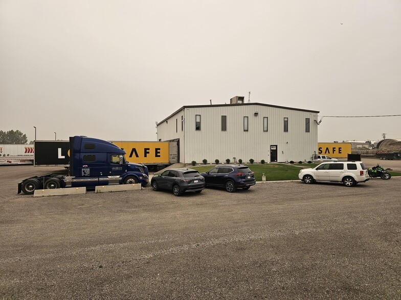 9415 44th St SE, Calgary, AB for sale - Building Photo - Image 1 of 6