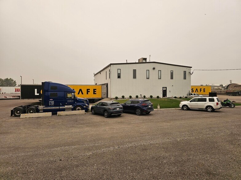 9415 44th St SE, Calgary, AB à vendre - Photo du bâtiment - Image 1 de 6