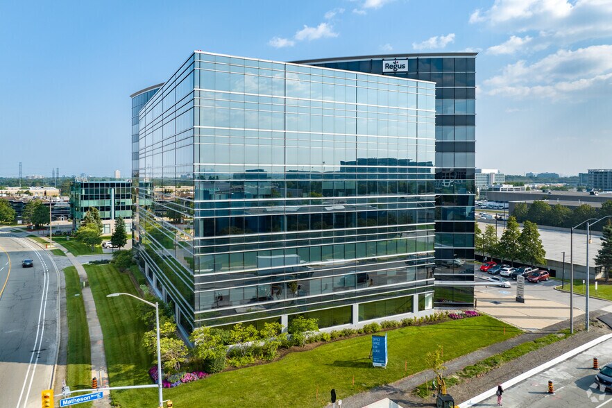 2425 Matheson Blvd E, Mississauga, ON à louer - Photo du bâtiment - Image 3 de 6