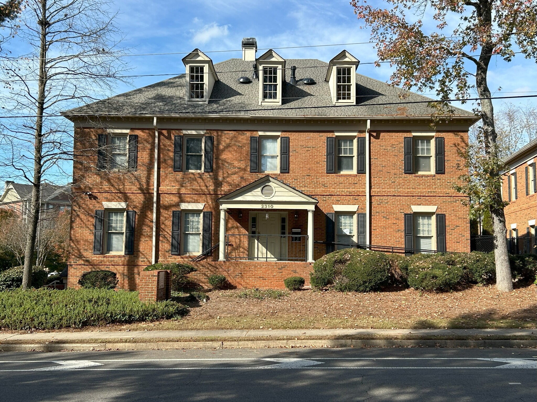 2310 Peachford Rd, Atlanta, GA à louer Photo du bâtiment- Image 1 de 6