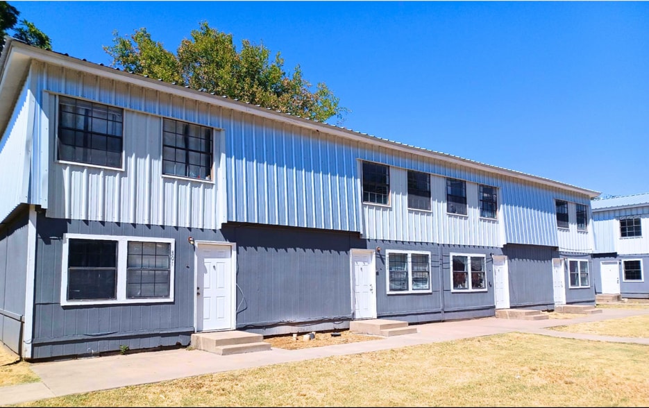 208 N Church St, Hillsboro, TX for sale - Building Photo - Image 2 of 8