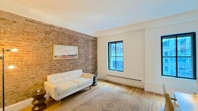 16 E 41st St, New York, NY à louer Photo intérieure- Image 1 de 6