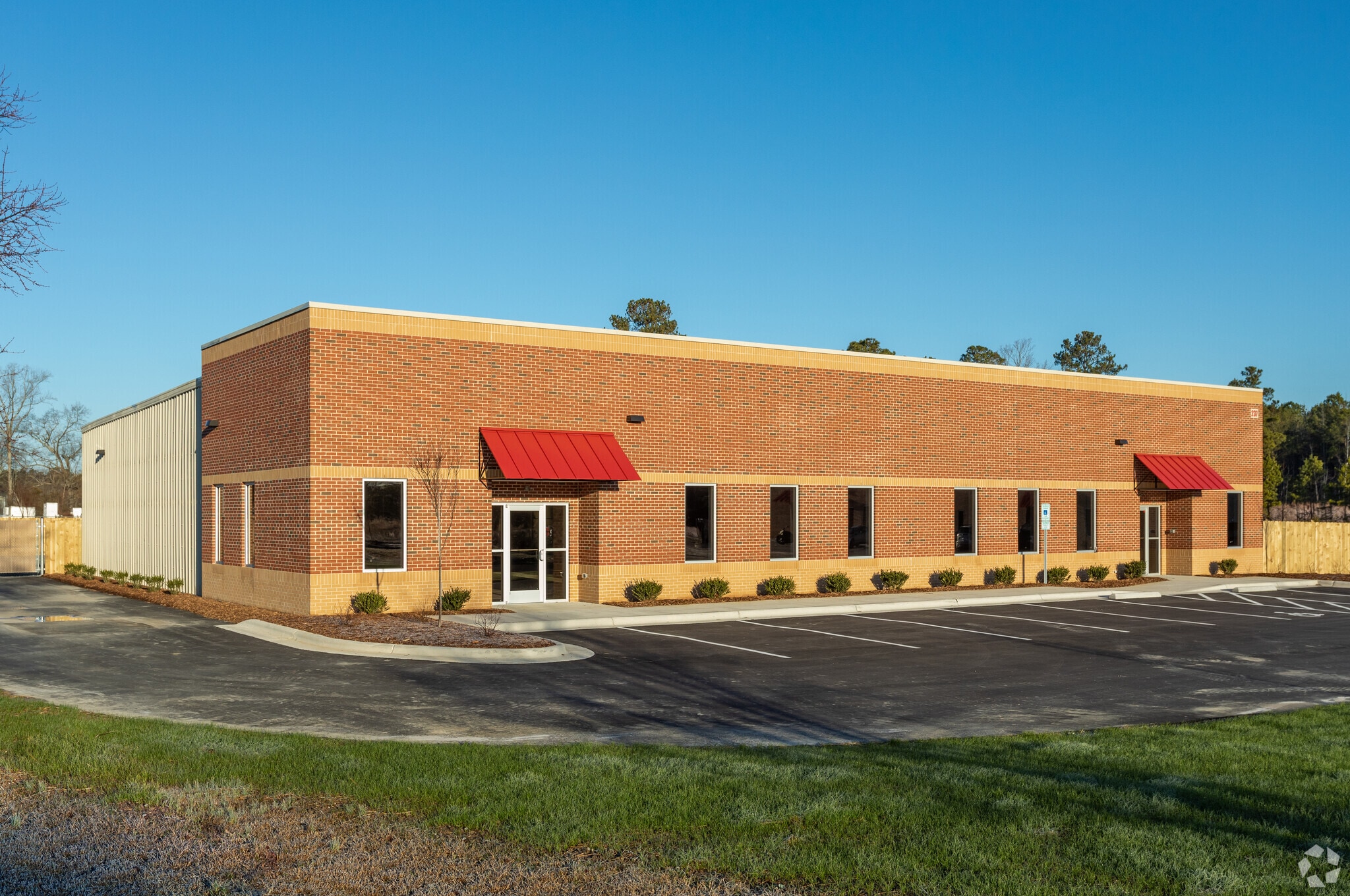 237 Airport Industrial Dr, Clayton, NC for lease Primary Photo- Image 1 of 11