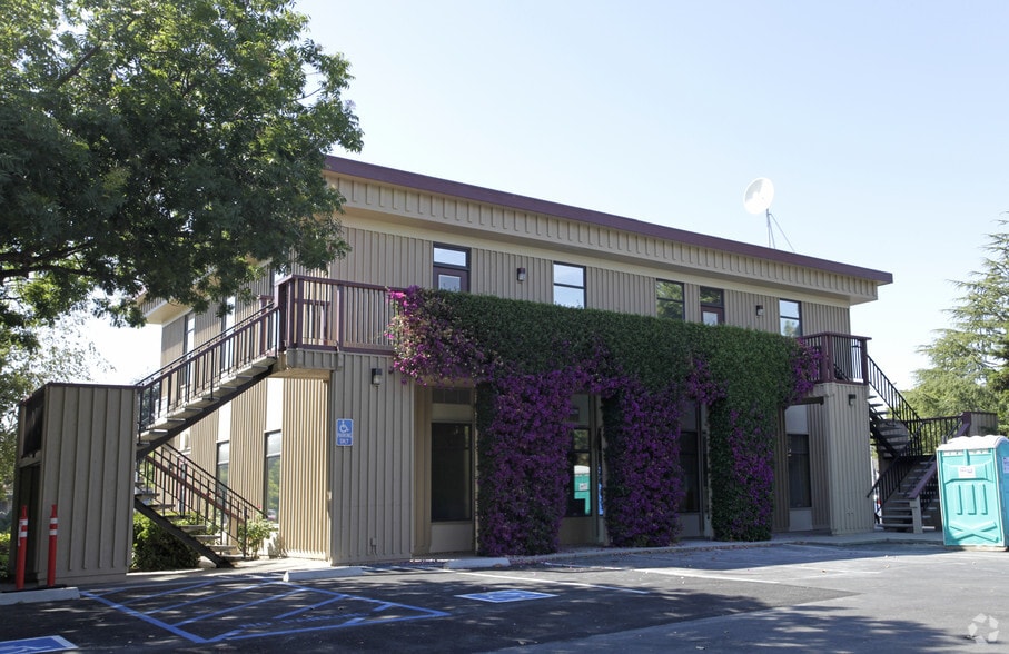 2400 Country Dr, Fremont, CA à vendre - Photo du bâtiment - Image 3 de 3