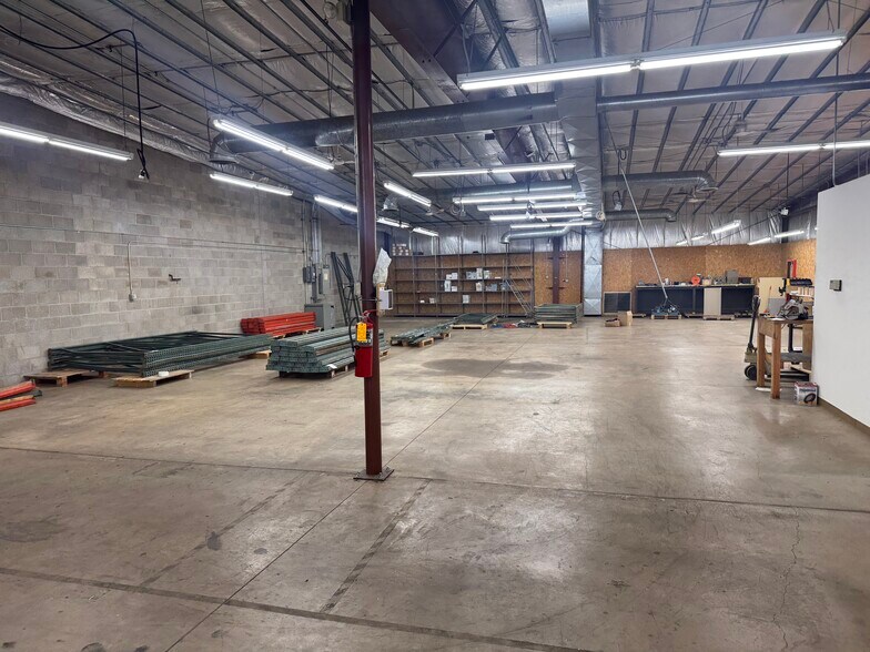 1434 Progress Ln, Omro, WI à vendre - Photo du bâtiment - Image 3 de 33