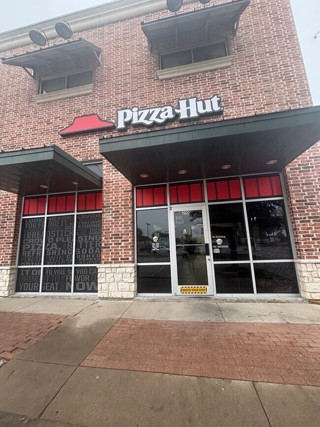 Plus de détails pour 1720 N Central Expy, McKinney, TX - Commerce de détail à louer