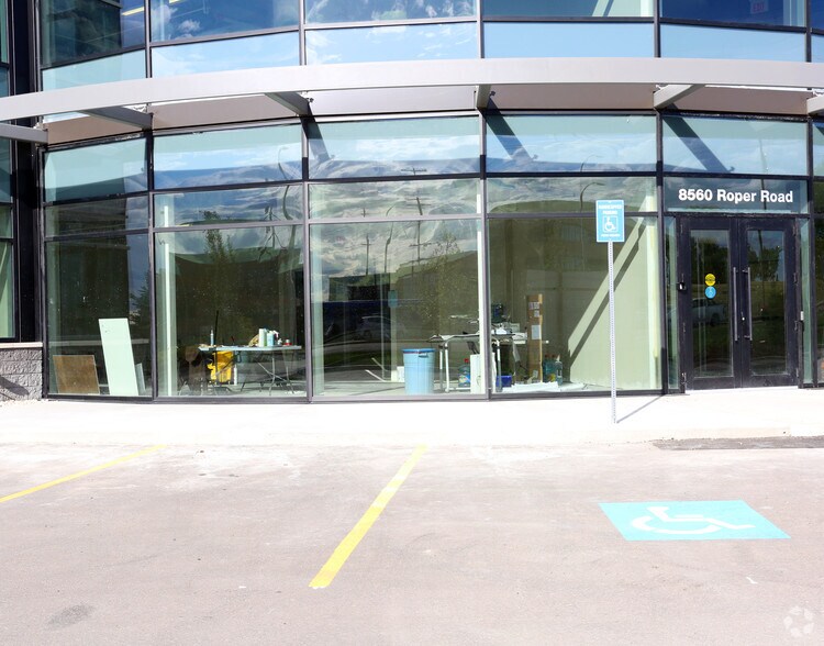 8560 Roper Rd, Edmonton, AB à louer - Photo du bâtiment - Image 3 de 6