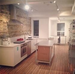 1255 Dundas St W, Toronto, ON à louer - Photo du bâtiment - Image 3 de 4