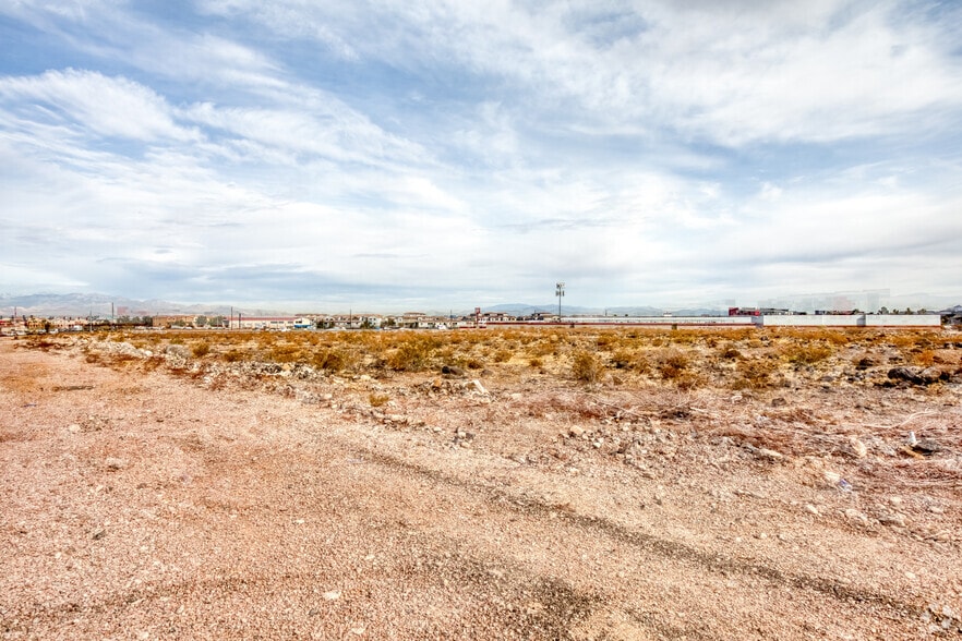 1085 Alper Center Dr, Henderson, NV for lease - Building Photo - Image 3 of 11