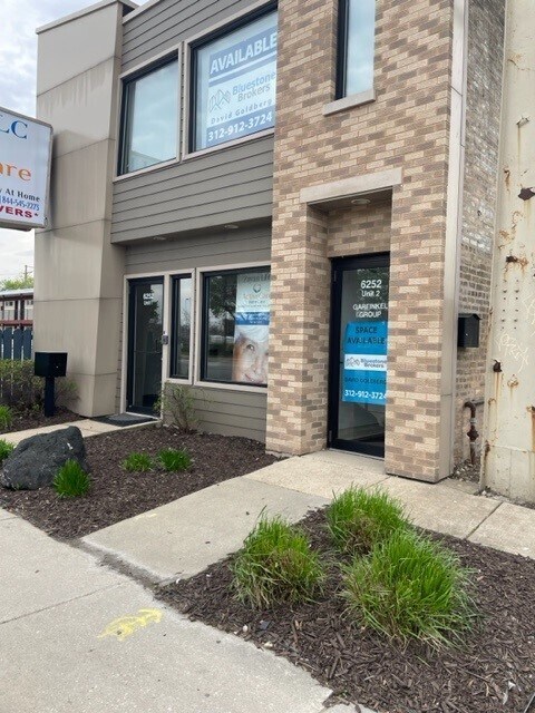 6252 N Lincoln Ave, Chicago, IL for lease Interior Photo- Image 1 of 2