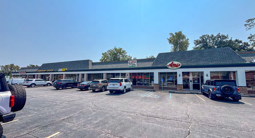 9814-9833 Manchester Rd, Saint Louis, MO à louer - Photo du bâtiment - Image 3 de 6