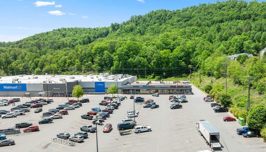 Sylva Shops portfolio of 2 properties for sale on LoopNet.ca - Building Photo - Image 3 of 5
