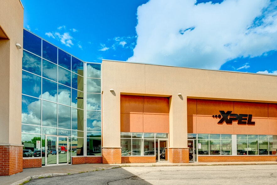 2900-2976 Rue Joseph-A.-Bombardier, Laval, QC à louer - Photo du bâtiment - Image 3 de 17