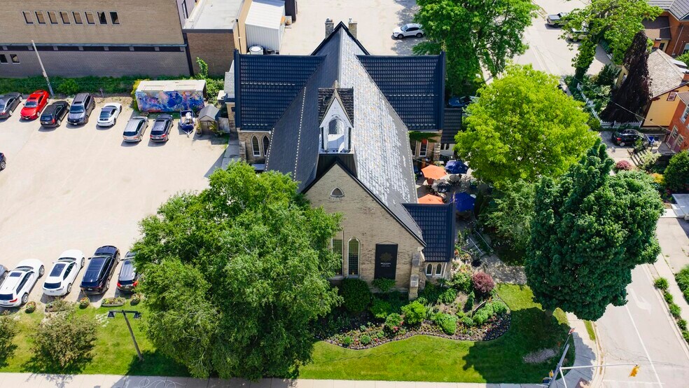 95 Waterloo St N, Stratford, ON à vendre - Photo du bâtiment - Image 1 de 4