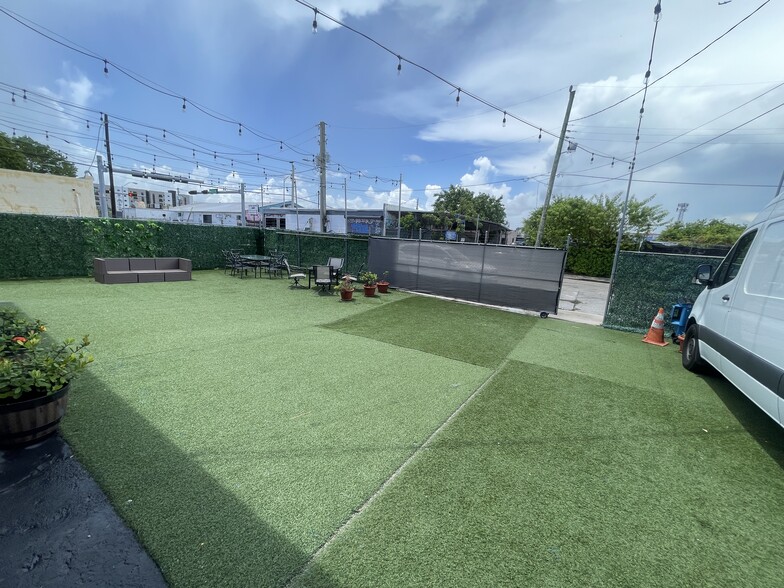 676 NW 23rd St, Miami, FL for lease - Building Photo - Image 3 of 21