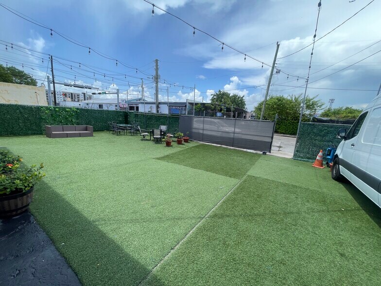 676 NW 23rd St, Miami, FL à louer - Photo du bâtiment - Image 3 de 21