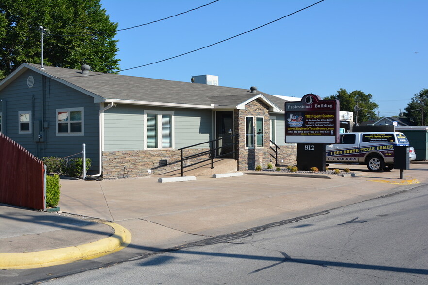 912 S Elm St, Weatherford, TX à vendre - Photo du bâtiment - Image 1 de 1