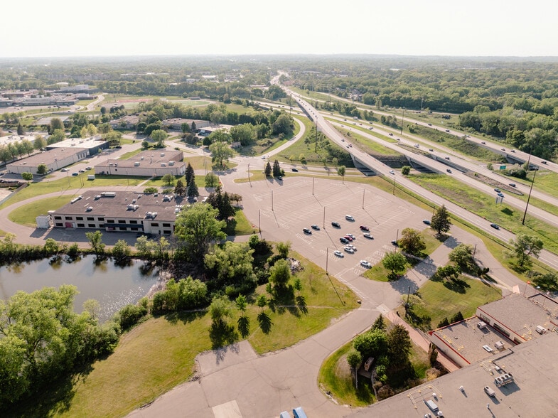 7945 Wallace Rd, Eden Prairie, MN for lease - Building Photo - Image 2 of 11