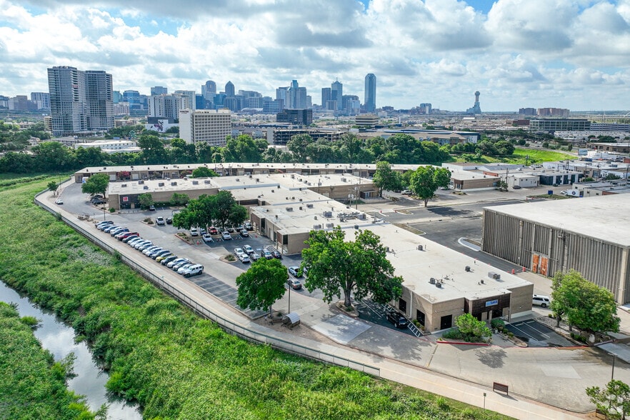 1350 Manufacturing St, Dallas, TX for lease - Aerial - Image 1 of 10