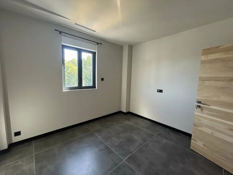 Office in Saint-Rémy-de-Provence for lease - Interior Photo - Image 1 of 9