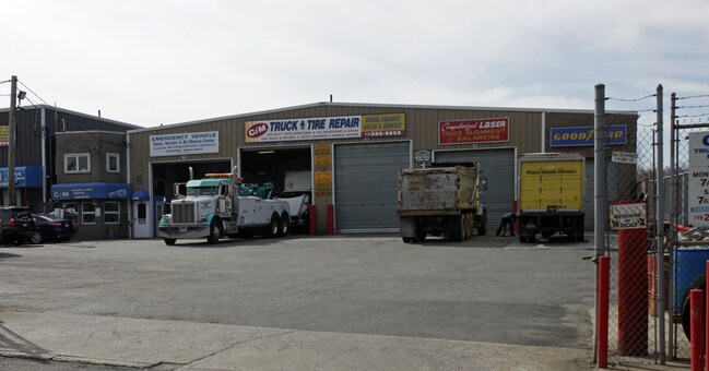 More details for 152 Industrial Loop, Staten Island, NY - Retail for Sale
