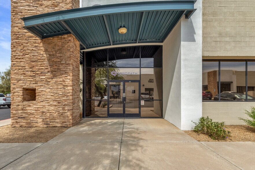 70 N McClintock Dr, Chandler, AZ à vendre - Photo du bâtiment - Image 2 de 22