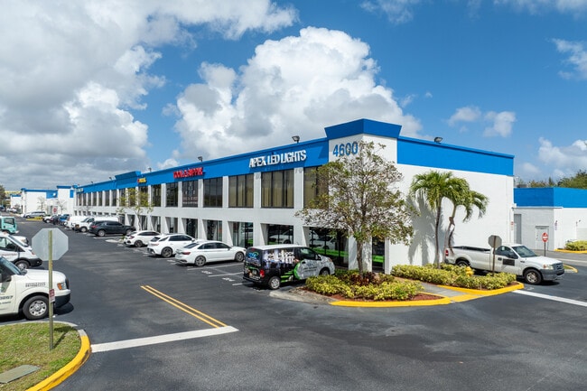 Plus de détails pour 4500 N Powerline Rd, Deerfield Beach, FL - Local d'activités, Industriel à louer