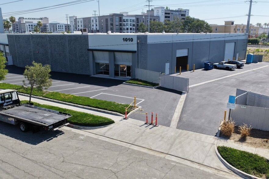1010 N Grove St, Anaheim, CA à louer - Photo du bâtiment - Image 1 de 4
