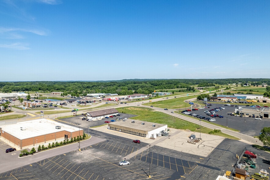 2935-2955 New Pinery Rd, Portage, WI for lease - Building Photo - Image 3 of 10