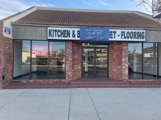 22110 Ventura Blvd, Woodland Hills, CA for lease Primary Photo- Image 1 of 7