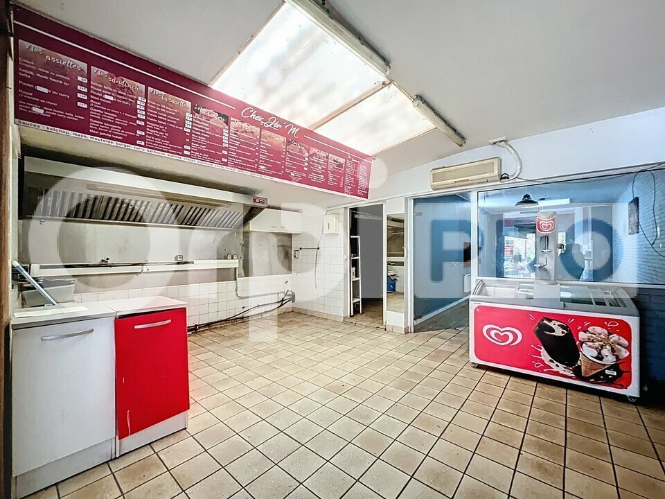 Retail in Hermes for sale Building Photo- Image 1 of 9