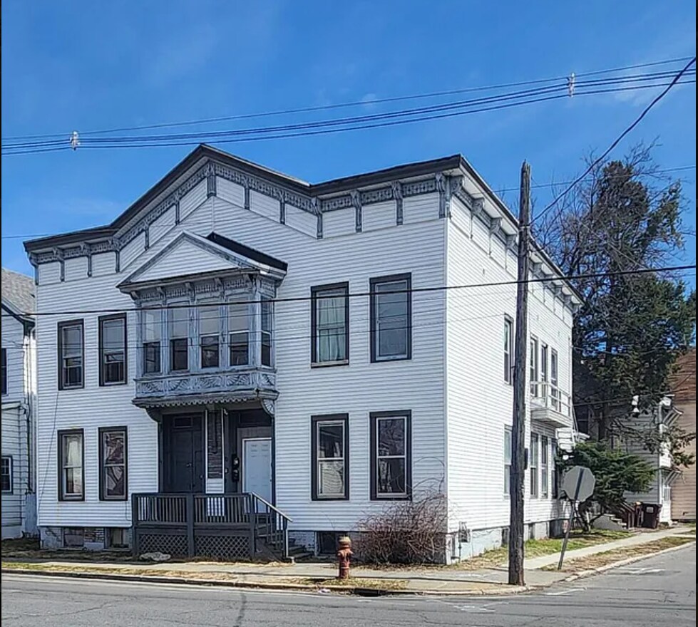 24 2nd Ave, Troy, NY à vendre Photo du bâtiment- Image 1 de 23