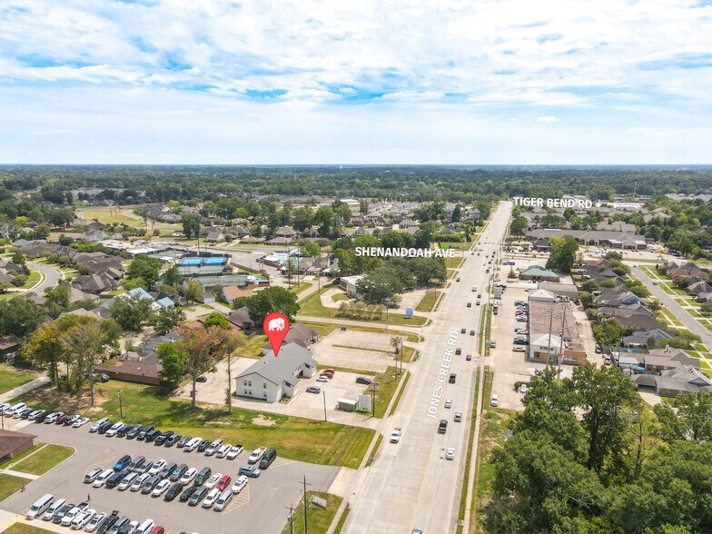 5917 Jones Creek Rd, Baton Rouge, LA à vendre - Photo du bâtiment - Image 3 de 11