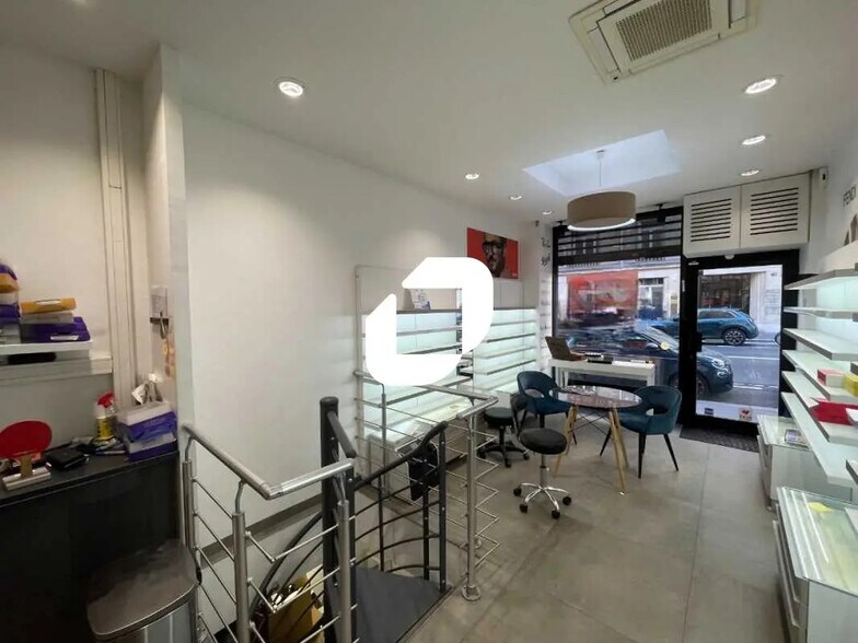 Retail in Paris for lease - Interior Photo - Image 3 of 7