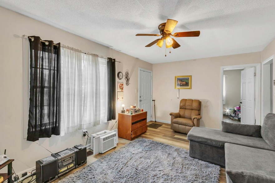 425 Arch St, Spartanburg, SC à vendre - Photo intérieure - Image 3 de 14