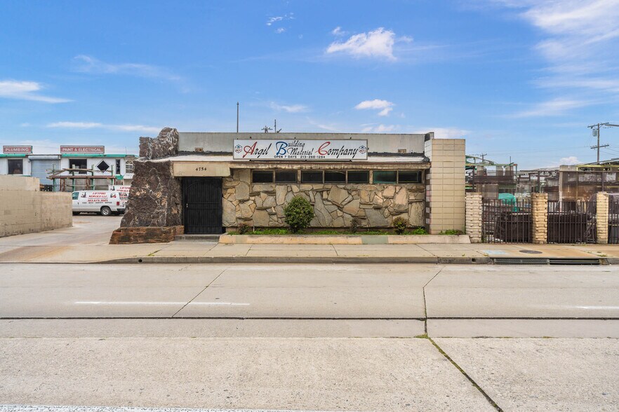 4754 Floral Dr, Los Angeles, CA à vendre - Photo du bâtiment - Image 2 de 9