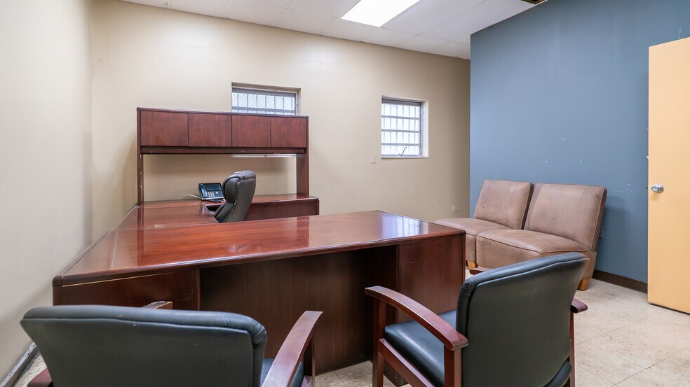 7250 NE 4th Ave, Miami, FL à vendre - Photo du bâtiment - Image 3 de 6