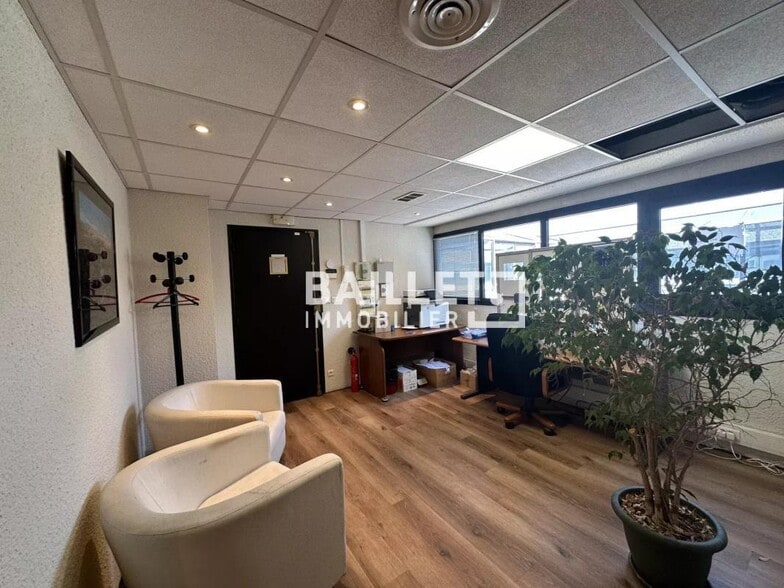 Office in Villeneuve-Loubet for sale - Interior Photo - Image 3 of 21