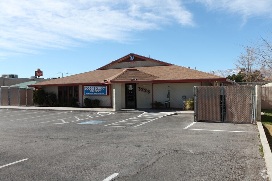 3223 N Rainbow Blvd, Las Vegas, NV for lease - Building Photo - Image 2 of 2