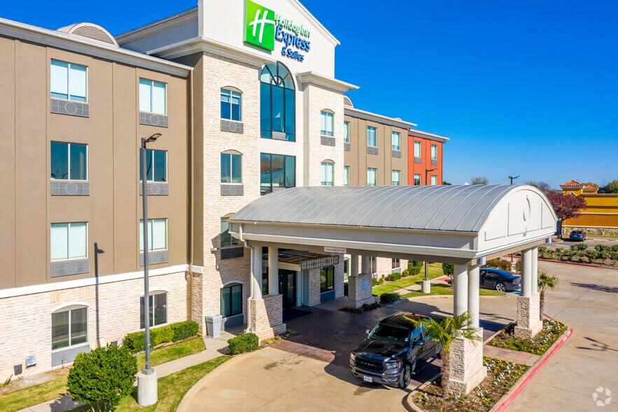 8703 E R L Thornton Fwy, Dallas, TX à vendre - Photo du bâtiment - Image 3 de 21