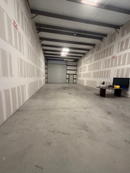 5475 Dove Dr, New Port Richey, FL for lease - Building Photo - Image 3 of 4