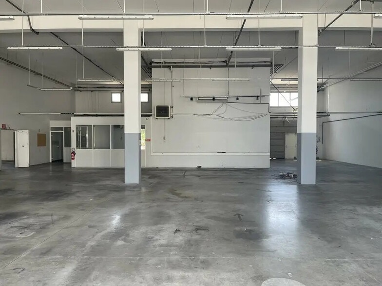 Commerce de détail dans Aubagne à louer - Photo intérieure - Image 3 de 7