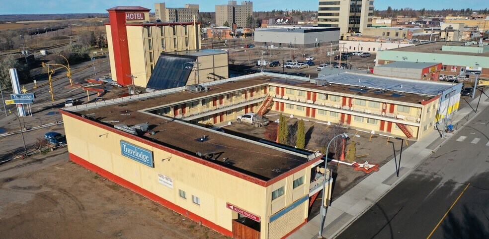 992 101st St, North Battleford, SK à vendre - Photo du bâtiment - Image 2 de 4