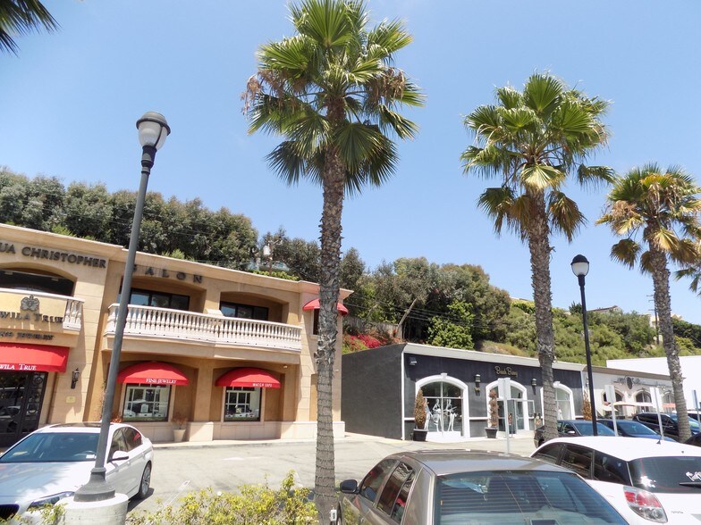 980-982 W Coast Hwy, Newport Beach, CA à louer - Photo du bâtiment - Image 3 de 13