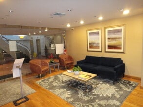 10 Wall St, Norwalk, CT à louer Hall d’entrée- Image 2 de 6