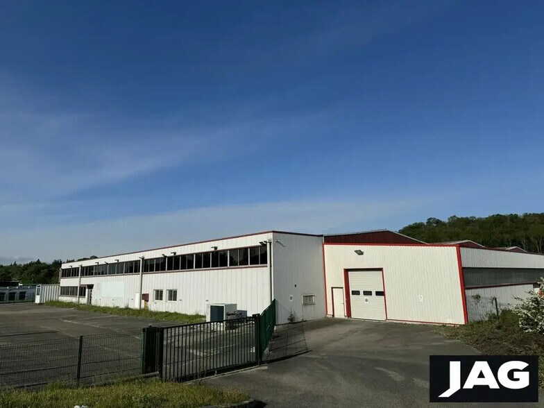 Flex dans Chaponost à louer - Photo du bâtiment - Image 1 de 14