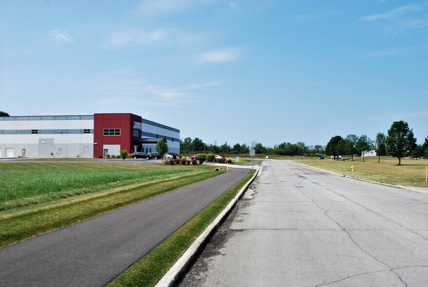 404 W Air Park Dr, Muncie, IN à vendre - Photo du bâtiment - Image 2 de 7