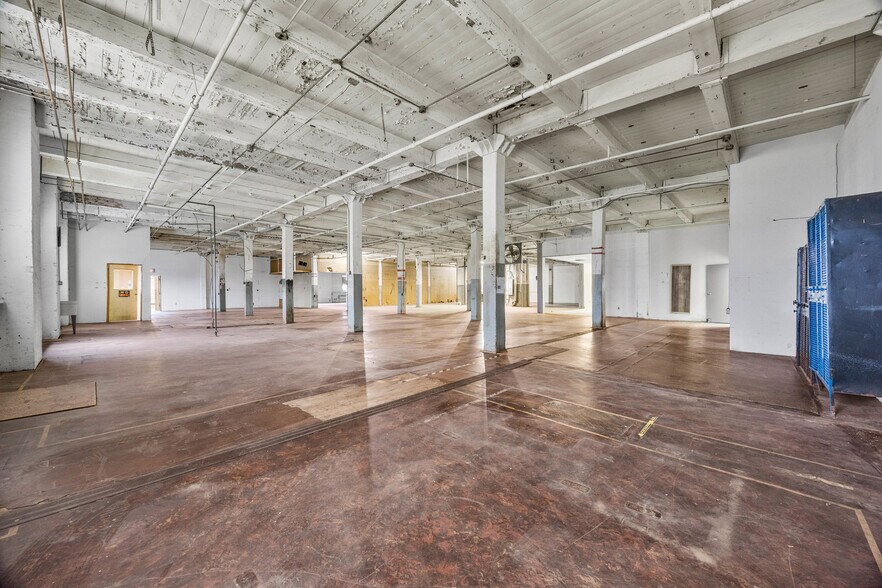 39-49 St Bridgets Dr, Rochester, NY à vendre - Photo du bâtiment - Image 2 de 25