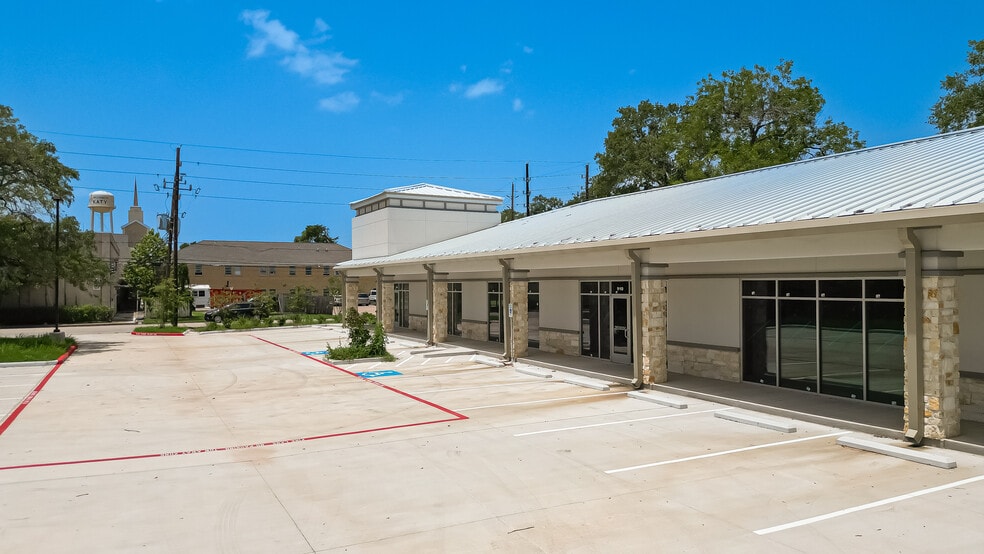 910 East Ave, Katy, TX à louer - Photo du bâtiment - Image 2 de 46