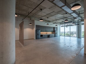 924 E 7th St, Austin, TX for lease Interior Photo- Image 2 of 15